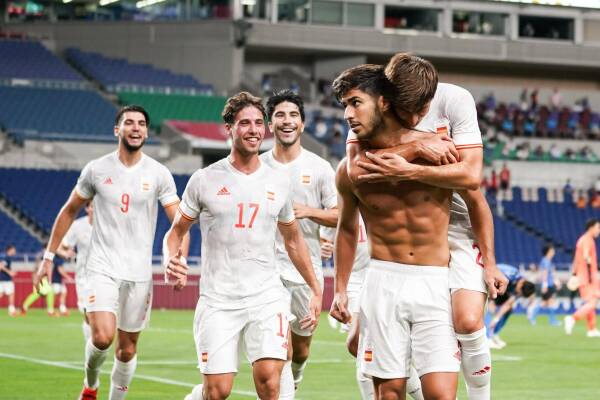 Saitama, Japan, August 3rd 2021: Marco Asensio (7 Spain) celebrates scoring his goal with teammates during the Men»!s Ol