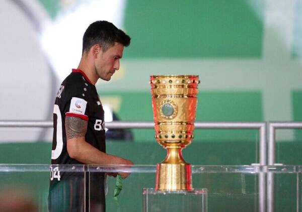 FBL-GER-CUP-FINAL-BAYER LEVERKUSEN-BAYERN MUNICH-TROPHY