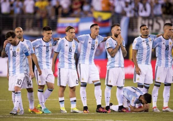 Argentina-Messi_mal_final_Copa100_PS