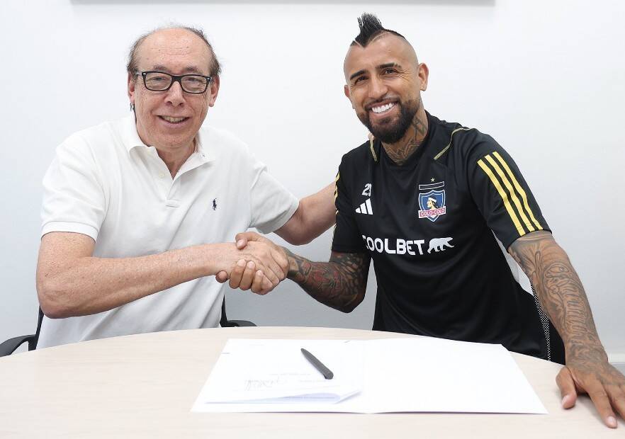 ArturoVidal_firma_ColoColo_2024_