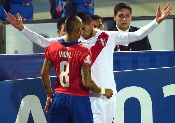 CarlosZambrano_ArturoVidal_CopaAmérica2025_Chile_Peru_Imago