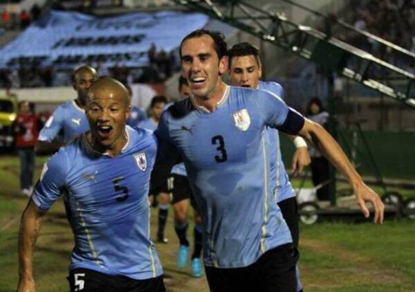 Diego_Godin_gol-Uruguay_2015