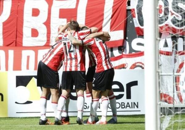 Estudiantes_Temperley_Abrazo