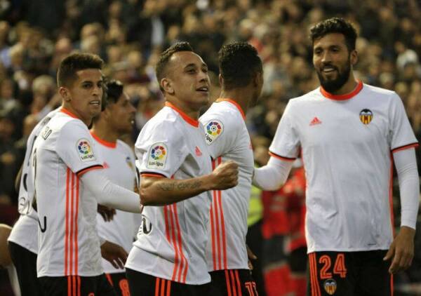 Fabian_Orellana_gol_Valencia_RealMadrid_2017_2