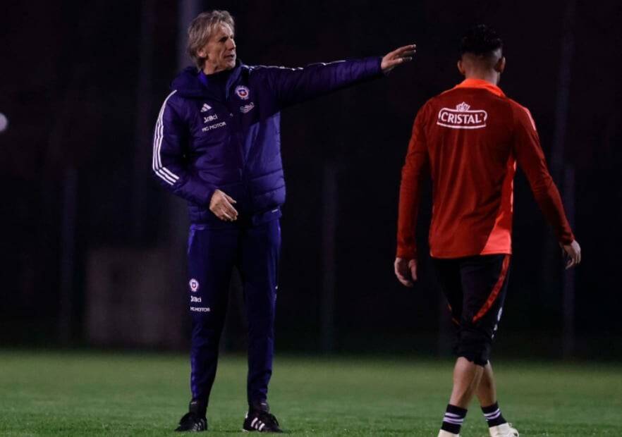 gareca-entrenamiento-laroja-2024