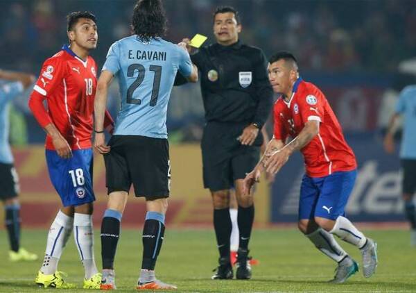 Jara_Cavani_Medel_Copa_América_2015_PS