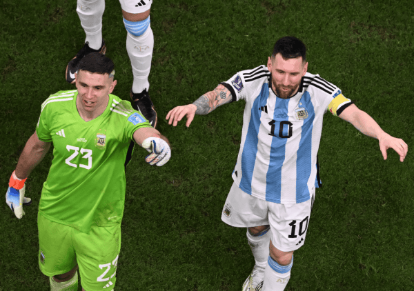 messi-dibu-fbl-wc-2022-match61-arg-cro (1)