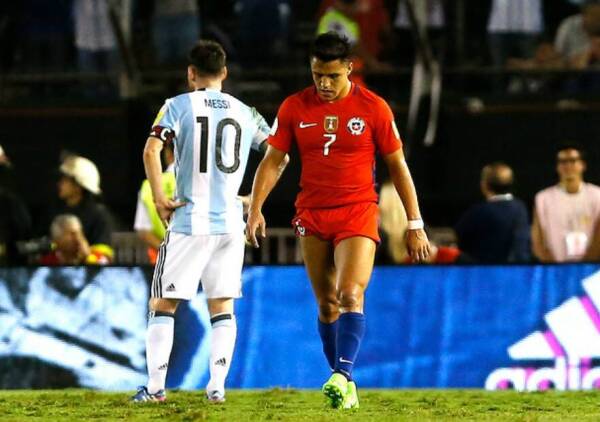 Messi_Sanchez_Argentina_Chile_Eliminatorias_2017_Photosport