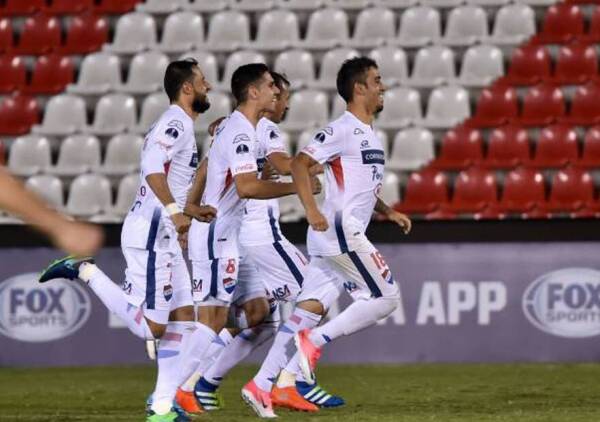 Nacional_Paraguay_celebra_Cruzeiro_Sudamericana_2017_Getty