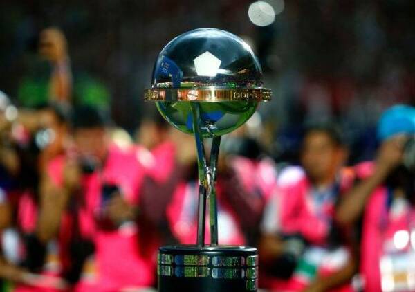 trofeo_copa_sudamericana_final_2019_getty