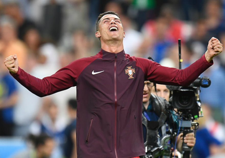 Cristiano_Ronaldo_vFrancia_celebra_2016_Getty
